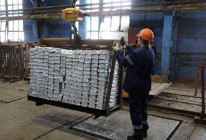  Соликамскому магниевому заводу вручен памятный знак