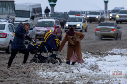 С начала зимы в Перми случилось 12 ДТП из-за неубранного снега
