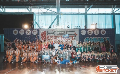Победителями Школьной лиги баскетбола стали команды из Чайковского и Соликамска