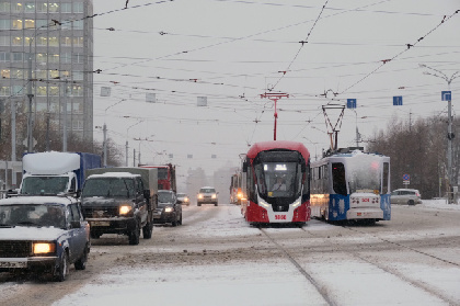 С 1 февраля в пермских трамваях заработают кнопки для открытия дверей