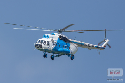 Пострадавшую в ходе нападения учительницу вертолетом доставят в Пермь