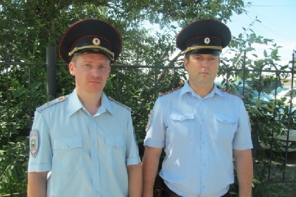 Полицейские спасли мужчину от удара током 