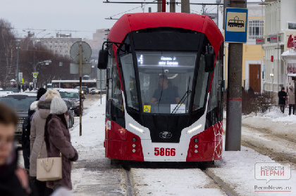 В Пермь привезли три новых трамвая