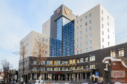 Пермский краевой суд оставил в СИЗО подростка, напавшего с ножом на педагога в Добрянке