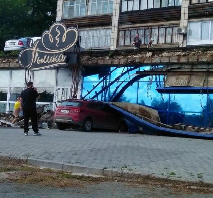 В Перми обрушился фасад здания 