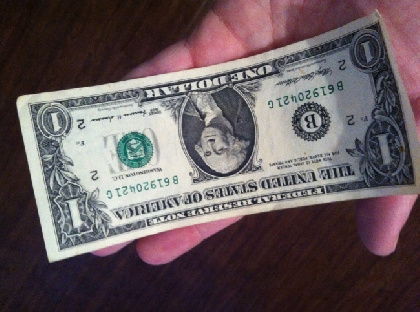 Пермячка получила 300 часов обязательных работ за кражу долларов у сестры 