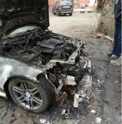 Поджог автомобиля директора «Комсомольской правды»: ВИДЕО