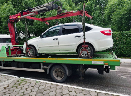 Долги за свет оставили пермяка без автомобиля