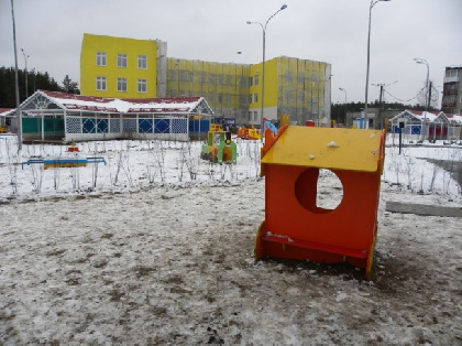 В пермском детском саду трехлетнего малыша вывели на прогулку в мороз без обуви 
