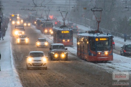 ГИБДД просит автомобилистов быть осторожными в период снегопадов 