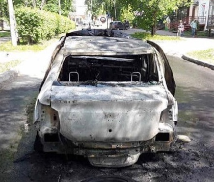 В Перми на дороге загорелся автомобиль