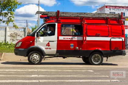 В Перми загорелся частный дом