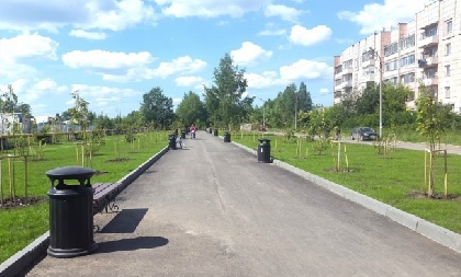 В микрорайоне Заостровка обустроили сквер