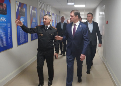 Воспитанники Пермской кадетской школы провели мастер-класс по стрельбе для депутатов гордумы