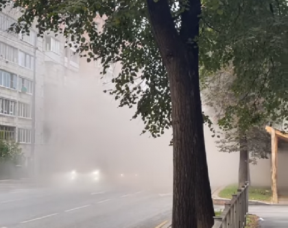 В Перми при сносе здания авиатехникума соседние дома заволокло пылью