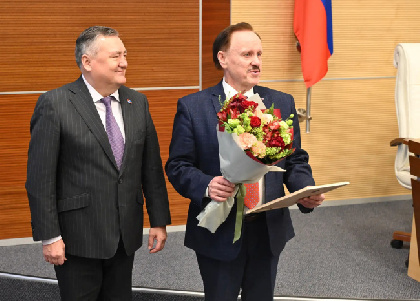 Валерий Сухих вручил Почётную грамоту Пермского края коллективу музыкальной школы «Кварта»