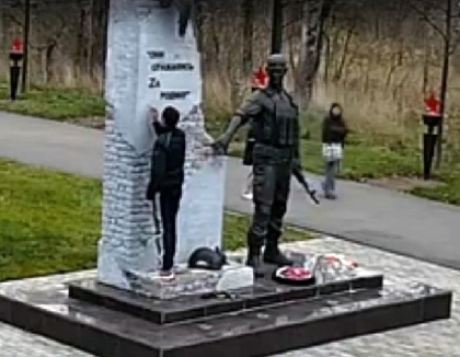 В Березниках разыскивают мужчину, осквернившего стелу в честь участников СВО