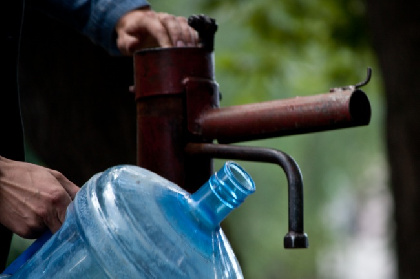 В Юсьвинском районе чиновников заставили пробурить скважину для воды