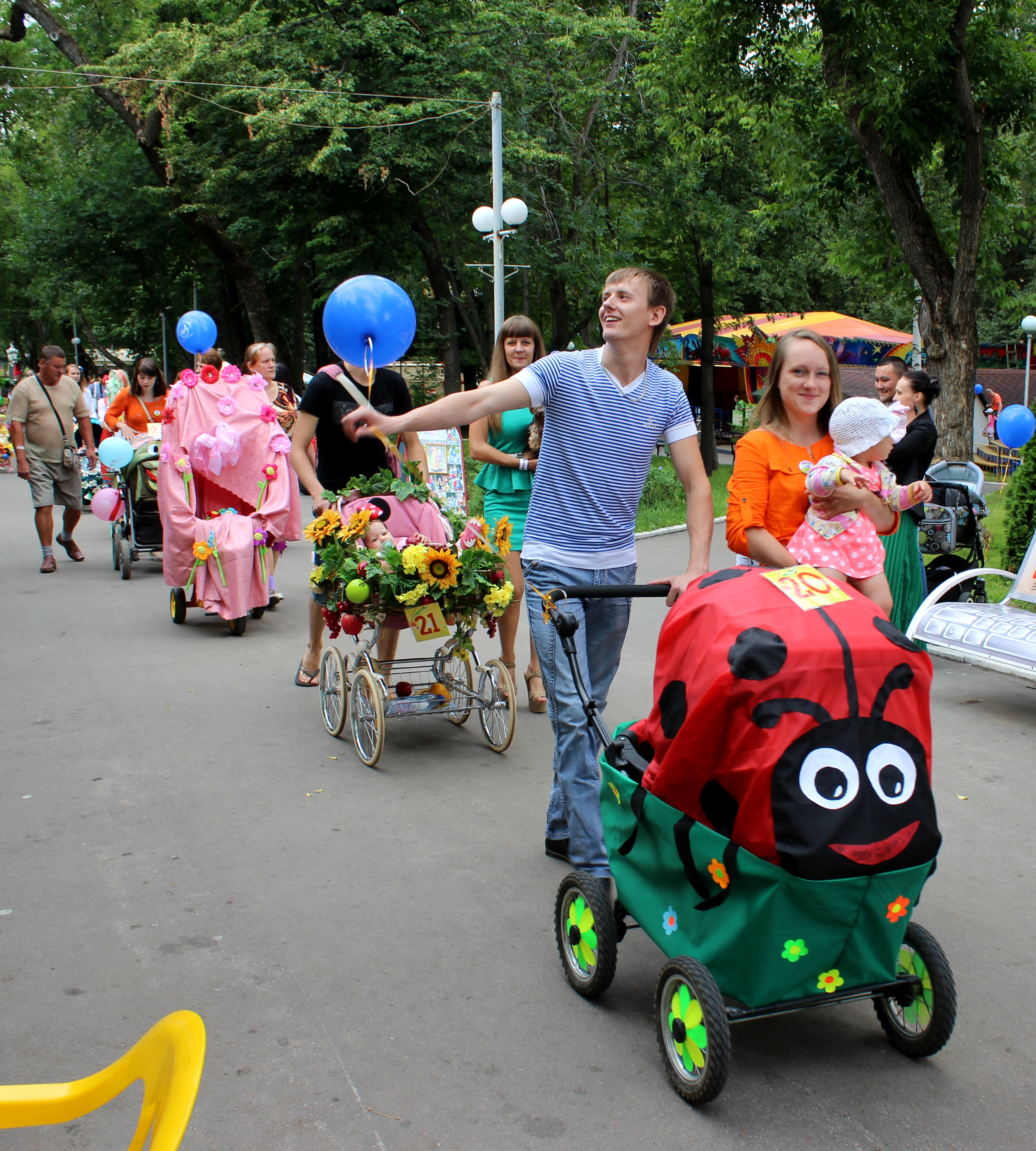 Подкиньте идейку!)))Как можно украсить коляску(будет парад колясок), на день защиты детей?