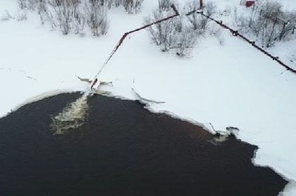 «Чистейшая артезианская вода»: в Соликамске объяснили, что сливали в Каму