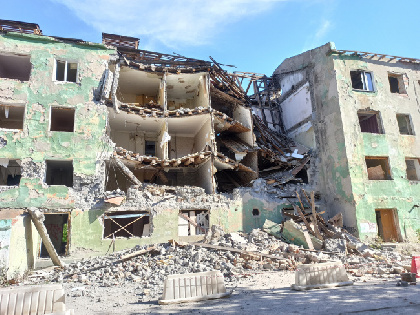 В Перми частично обрушился дом на Компросе, 89