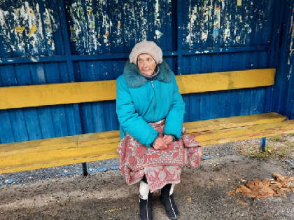 В Перми пожилая пара неделю прожила на автобусной остановке