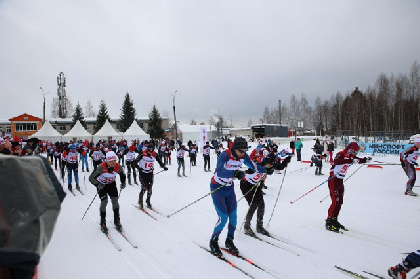 Две тысячи нефтяников из шести регионов приняли участие в корпоративном фестивале лыжного спорта