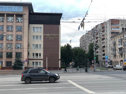 В Перми женщина выбила окна краевой прокуратуры