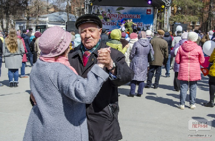 С апреля в Прикамье снова начали работать досуговые площадки для пенсионеров