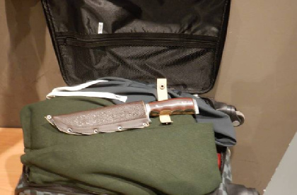 В Перми таможенники обнаружили нож в багаже пассажира из Узбекистана