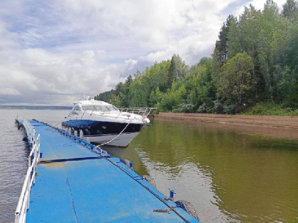 В Перми приставы арестовали у должника моторную яхту