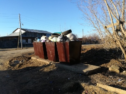 В Суксуне разобрали тротуар, чтобы обустроить мусорную площадку