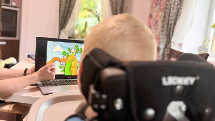 Общительный неговорящий подросток из Перми ищет способ быть услышанным