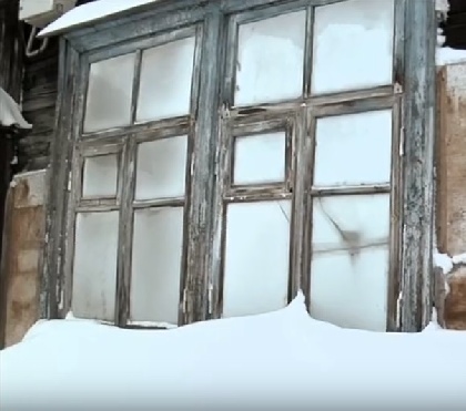 В Александровске жильцы трех бараков не могут добиться переселения в нормальные условия