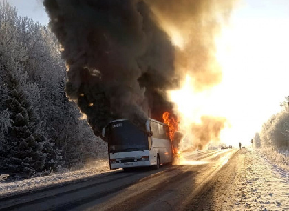 В Соликамске загорелся пассажирский автобус