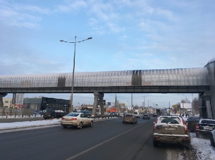 На шоссе Космонавтов открывают надземный пешеходный переход