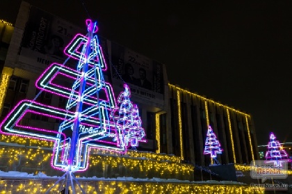 210 тысяч новых ламп и геометрическая елка: изучаем новогоднее оформление Перми