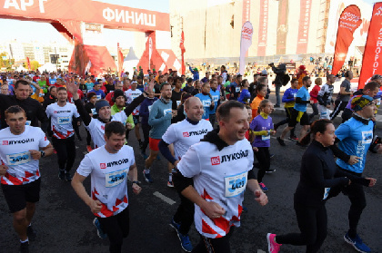 На Пермском марафоне «ЛУКОЙЛ» представил самую большую корпоративную команду