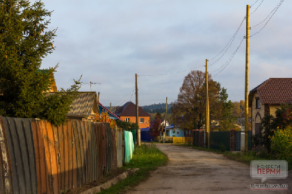 В Пермском крае пропавшую 13-летнюю девочку нашли погибшей на качелях