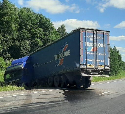 В Чусовском районе Toyota столкнулась с фурой