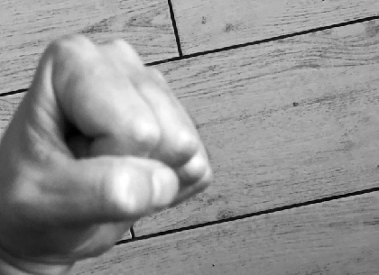 В Верещагинском округе мужчина истязал беременную сожительницу