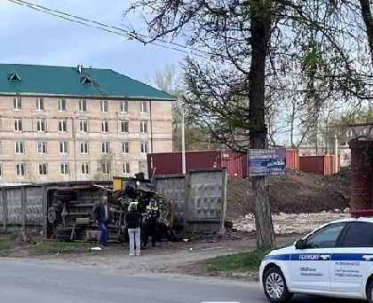 В Березниках перевернулся школьный автобус