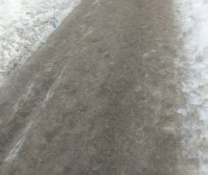 Тропа испытаний: тротуар на улице Запорожской не очищают от гололеда