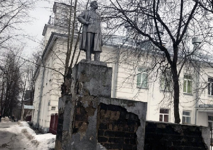 В Перми демонтировали памятник Максиму Горькому