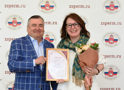 Валерий Сухих наградил лауреатов журналистской премии