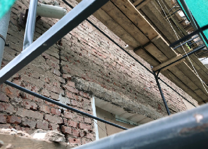 В центре Перми может обрушиться стена жилого дома 