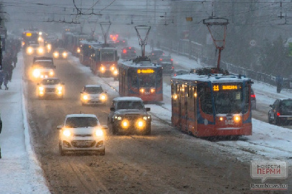 В Пермском крае из-за снегопада на федеральных дорогах ввели ограничения для грузового транспорта
