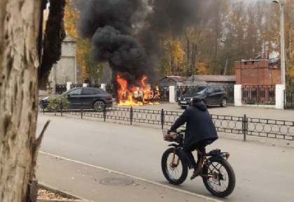 В Чайковском у детской больницы взорвалась машина