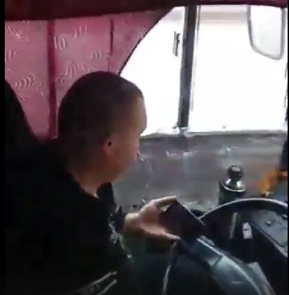 В Перми водитель во время движения смотрел видео на телефоне
