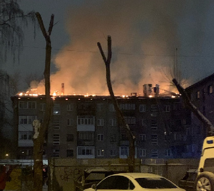 В Перми в пятиэтажном доме горела крыша